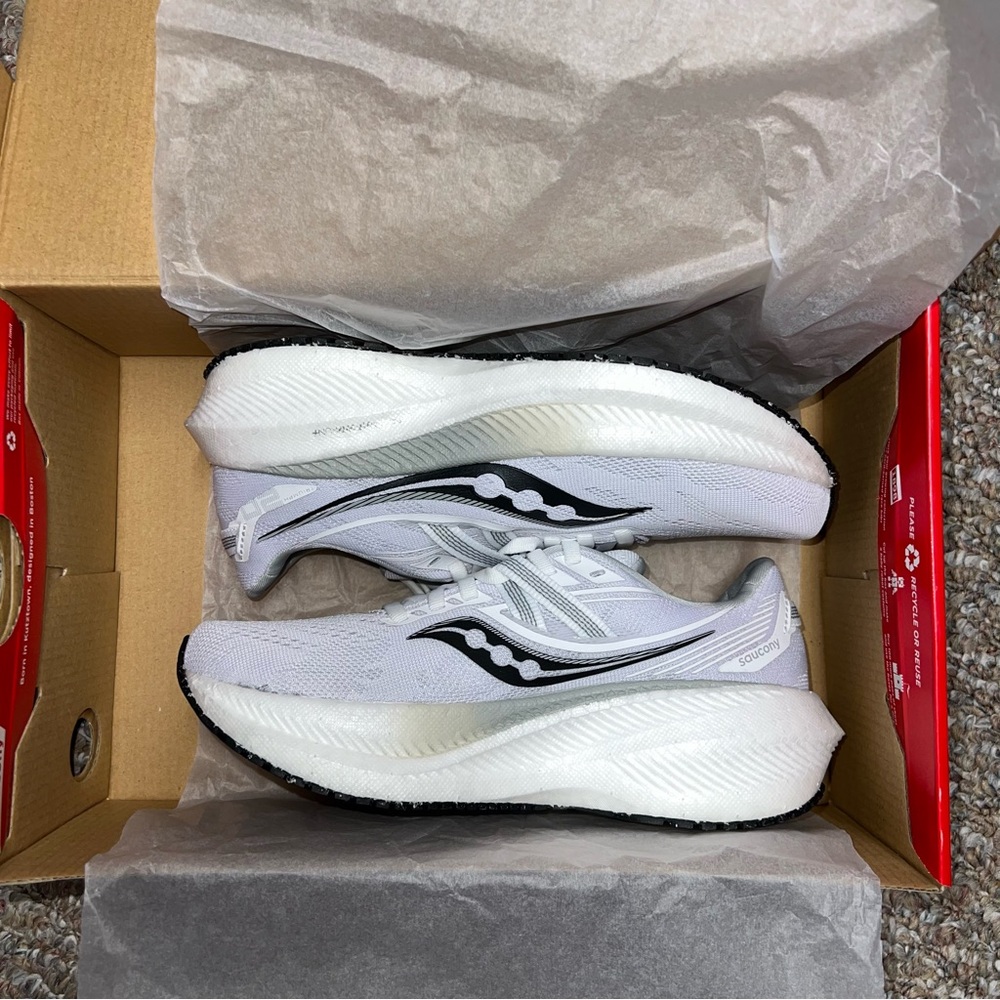 Women’s saucony sneakers